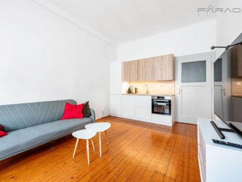 Pronájem bytu 2+kk, Praha - Karlín, Křižíkova, 60 m2