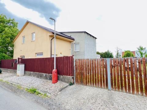 Prodej rodinného domu, Tišice, Luční, 240 m2