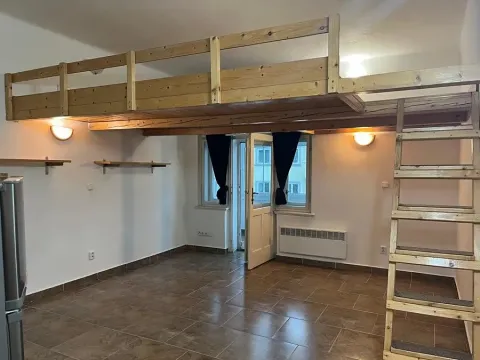 Pronájem bytu 1+kk, Praha - Smíchov, Plzeňská, 30 m2