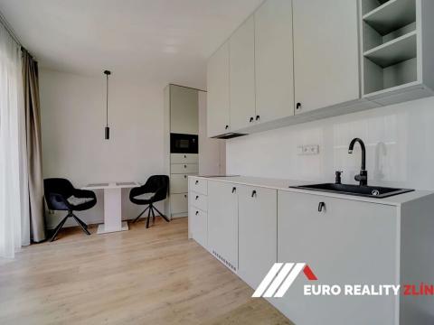 Pronájem bytu 1+kk, Zlín, Sadová, 46 m2