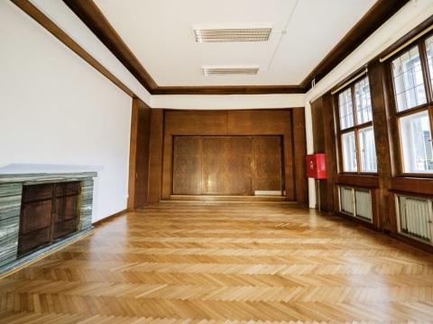 Pronájem obchodního prostoru, Sušice, náměstí Svobody, 188 m2