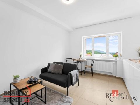 Pronájem bytu 1+kk, Žacléř, Rýchorské náměstí, 30 m2