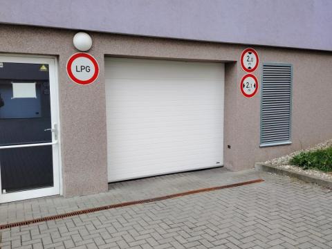Pronájem garážového stání, Olomouc - Povel, Peškova, 14 m2