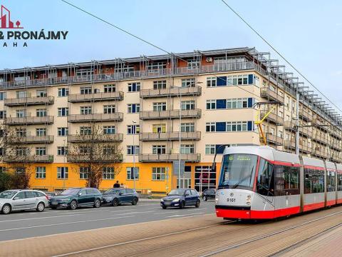 Prodej garážového stání, Praha, Českomoravská, 12 m2