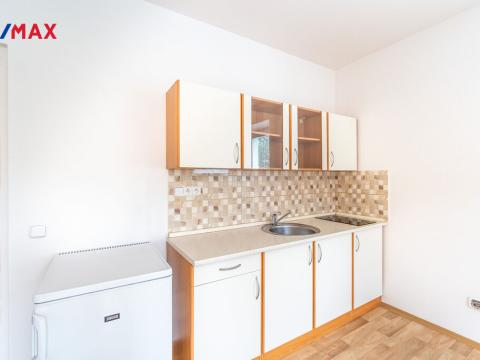 Pronájem bytu 1+kk, Praha - Suchdol, Suchdolská, 30 m2