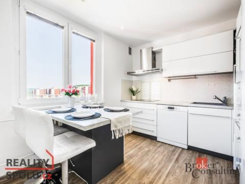Prodej bytu 3+1, Brno - Židenice, Bzenecká, 72 m2