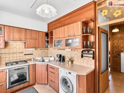 Prodej bytu 2+1, Ostrov, Masarykova, 60 m2