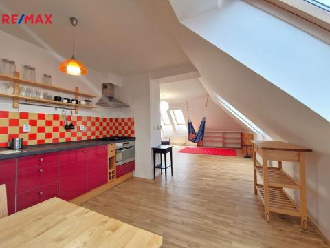 Pronájem bytu 2+kk, Praha, Domažlická, 62 m2