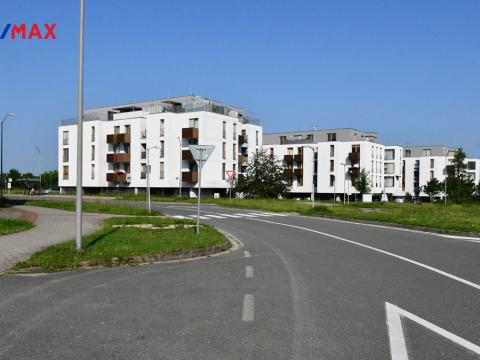 Pronájem garážového stání, Hradec Králové - Třebeš, Svatojánská, 12 m2