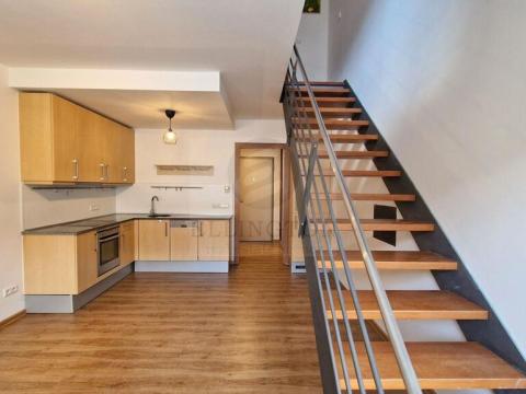 Pronájem bytu 2+kk, Praha - Vysočany, Podnádražní, 52 m2