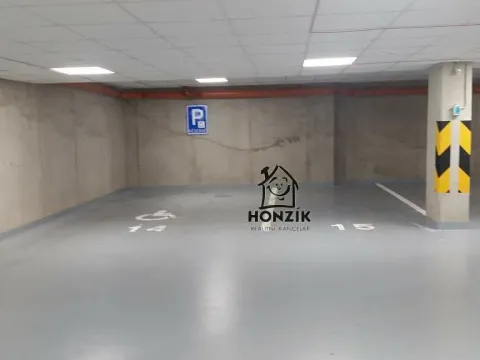 Pronájem garážového stání, Praha - Košíře, Pod radnicí, 16 m2