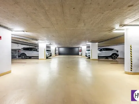 Prodej garážového stání, Praha, Nad motolskou nemocnicí, 13 m2