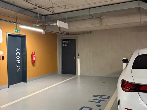 Pronájem garážového stání, Praha - Smíchov, Grafická, 12 m2