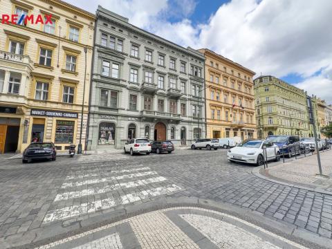 Pronájem garážového stání, Praha - Nové Město, Senovážné náměstí, 10 m2