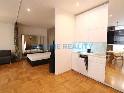 Pronájem bytu 1+kk, Praha - Vyšehrad, Neklanova, 54 m2