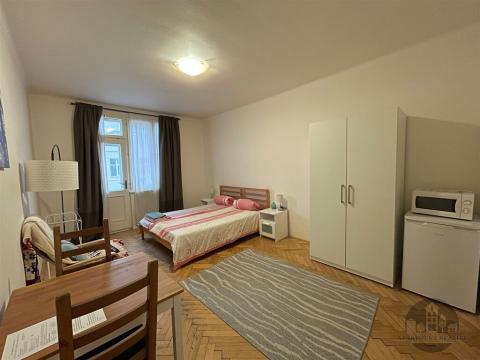Pronájem bytu 1+kk, Praha - Karlín, Křižíkova, 35 m2