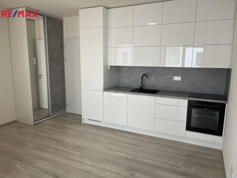 Pronájem bytu 1+kk, Zlín, Tyršovo nábřeží, 28 m2