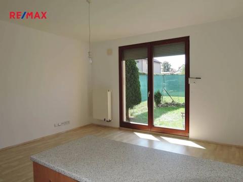 Pronájem bytu 1+kk, Hostivice, B. Němcové, 28 m2
