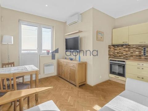 Pronájem bytu 1+kk, Praha, Sobotecká, 24 m2