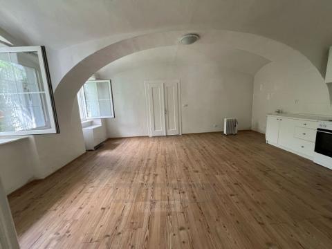 Pronájem kanceláře, Trhové Sviny, Nové město, 42 m2