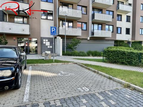 Pronájem garážového stání, Praha, Honzíkova, 20 m2