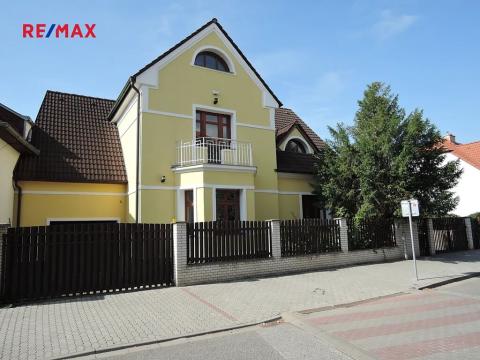 Pronájem rodinného domu, Beroun, Školní nám., 280 m2