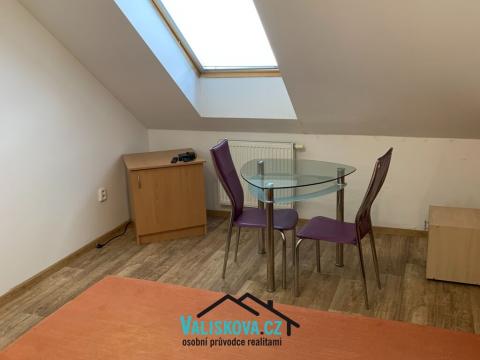 Pronájem bytu 1+kk, Kroměříž, Moravcova, 29 m2