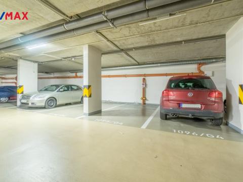Pronájem garážového stání, Praha - Vysočany, Poděbradská, 15 m2