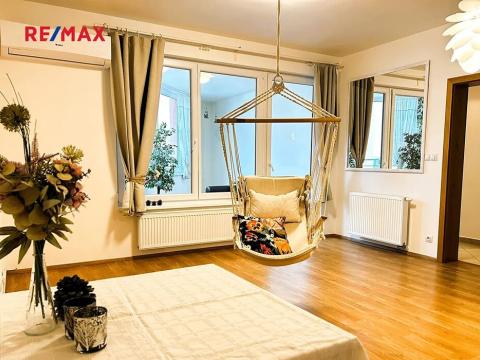 Pronájem bytu 2+kk, Praha - Horní Měcholupy, Modenská, 64 m2