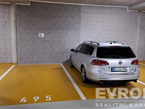 Pronájem garážového stání, Praha, Mezi vodami, 16 m2