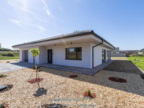 Prodej rodinného domu, Hevlín, 200 m2
