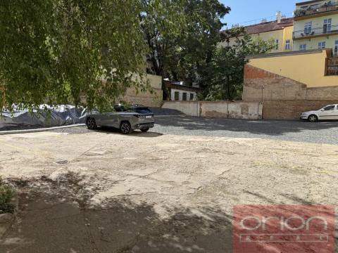 Pronájem garážového stání, Praha - Vinohrady, Italská, 16 m2