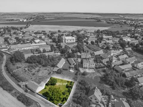 Prodej pozemku pro bydlení, Běrunice, V Koutě, 1010 m2