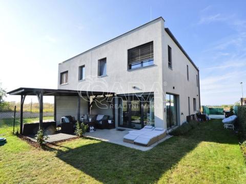 Pronájem rodinného domu, Praha - Kbely, Zamašská, 126 m2