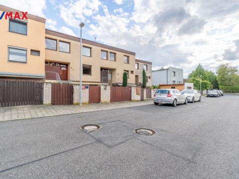 Pronájem rodinného domu, Praha - Štěrboholy, Radostná, 226 m2