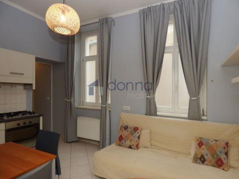 Pronájem bytu 2+kk, Praha, Tyršova, 37 m2