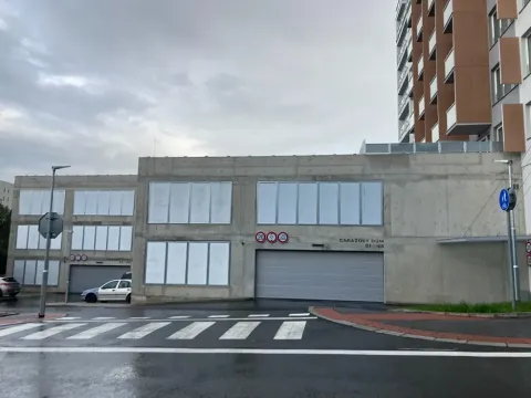 Pronájem garážového stání, Praha - Záběhlice, Choceradská, 13 m2