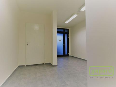 Pronájem obchodního prostoru, Praha - Černý Most, Kpt. Stránského, 11 m2