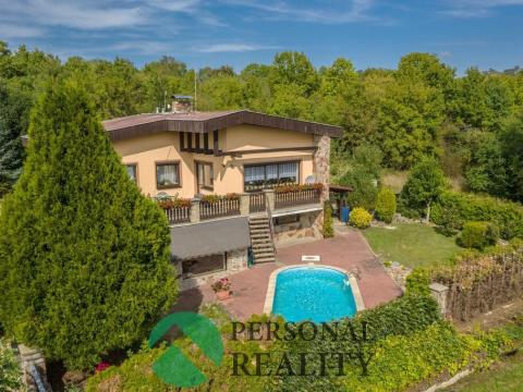 Prodej rodinného domu, Sazená, 225 m2