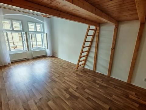 Pronájem bytu 1+kk, Praha - Nové Město, Na bojišti, 34 m2