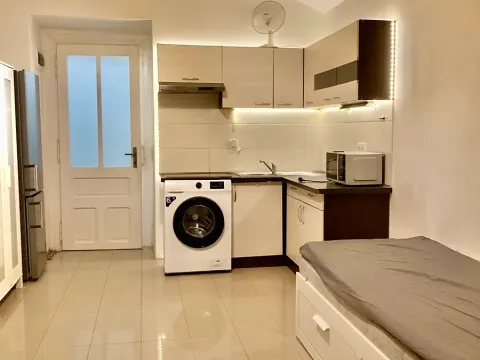 Pronájem bytu 1+kk, Praha - Vršovice, Bulharská, 20 m2