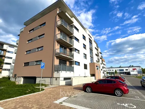 Pronájem garáže, Hradec Králové, Antonína Petrofa, 13 m2