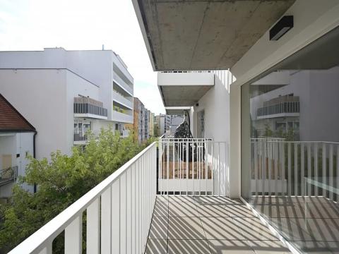 Pronájem bytu 1+kk, Praha - Karlín, Křižíkova, 35 m2