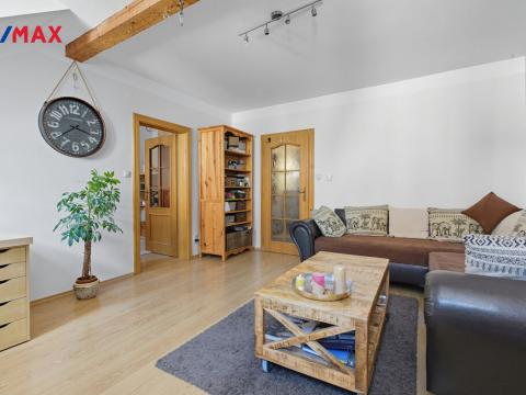 Prodej bytu 3+1, Karlovy Vary, Bulharská, 72 m2