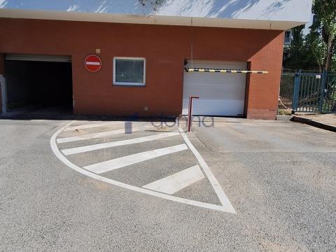 Pronájem garážového stání, Praha, Högerova, 15 m2