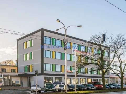 Prodej kanceláře, Hradec Králové - Kukleny, Pražská třída, 1600 m2
