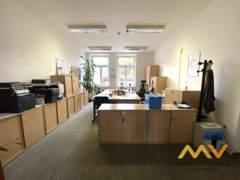 Pronájem kanceláře, Hradec Králové, Československé armády, 131 m2