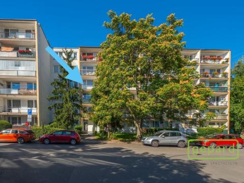 Prodej bytu 2+kk, Praha, Střelničná, 44 m2