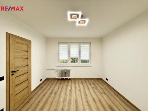 Pronájem bytu 2+1, Karlovy Vary, Krymská, 56 m2