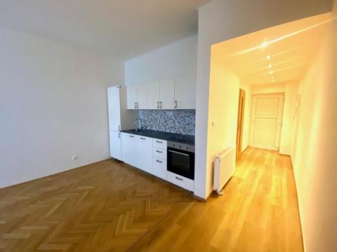 Pronájem bytu 2+kk, Praha - Žižkov, Křišťanova, 49 m2